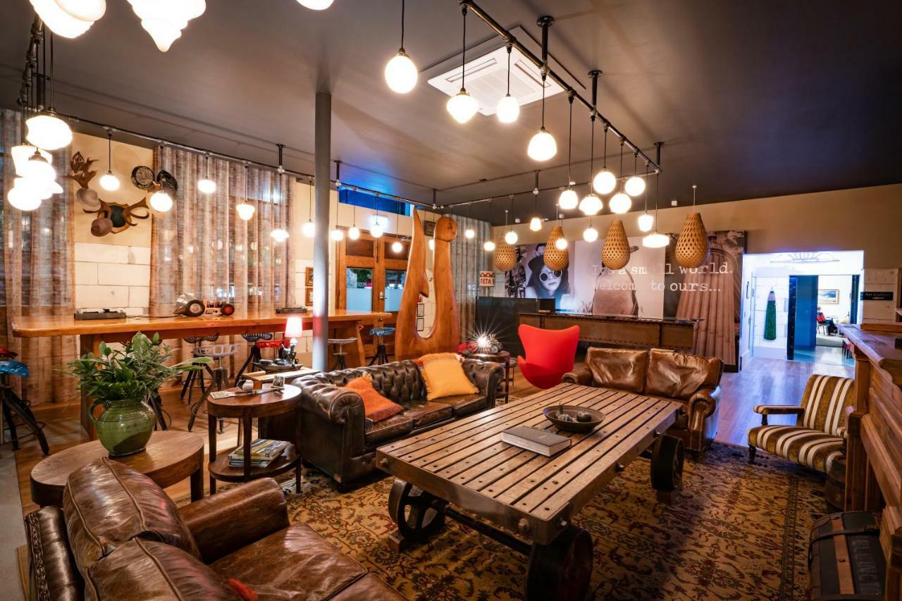 Poshtel 3*